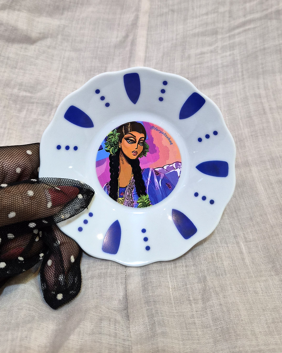 18 Traditional Saucer 18 - Image 1